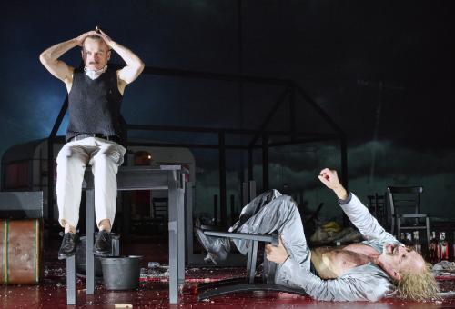 14.	Deutsches SchauSpielHaus Hamburg: »Herr Puntila und sein Knecht Matti« (Regie: Karin Beier / Bühne: Johannes Schütz) Kristof Van Boven, Joachim Meyerhoff