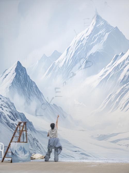 Sachiko Hara malt mit einem Pinsel ein Herz und das Wort „Love“ in Großbuchstaben auf die schneebedeckte Berglandschaft.