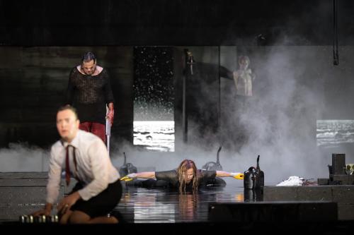 Ankündigungsfoto »Fremde Sonne I: III Die Argonauten«; zu sehen sind Maximilian David Scheidt, Markus John und Kristof Van Boven.