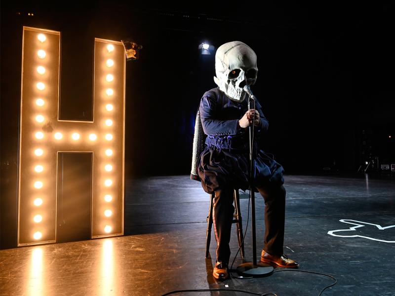 Late Night Hamlet / Thomas Aurin