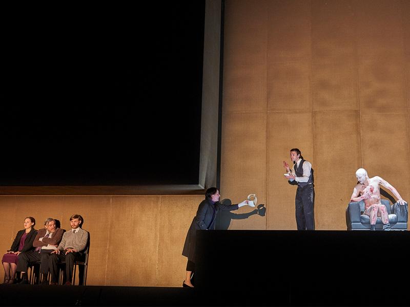 Der zerbrochne Krug / Matthias Horn
