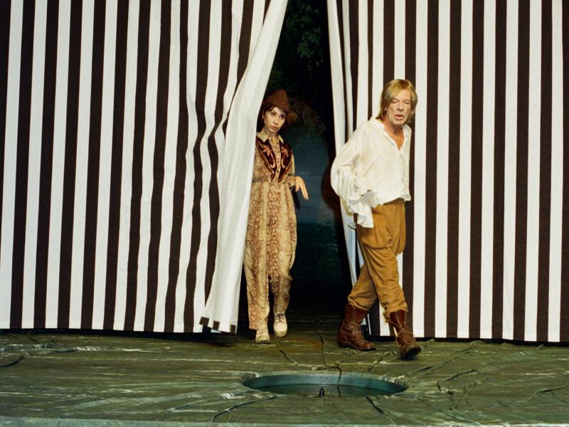Ich weiß nicht, was ein Ort ist, ist kenne nur seinen Preis (Manzini-Studien) / Hamburger Theaterfestival / Appolonia Bitzan
