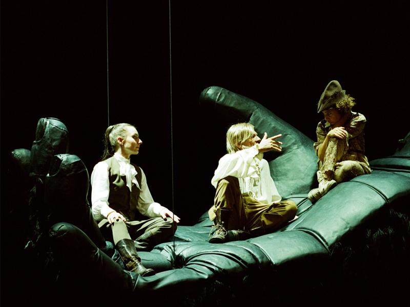 Ich weiß nicht, was ein Ort ist, ist kenne nur seinen Preis (Manzini-Studien) / Hamburger Theaterfestival / Appolonia Bitzan