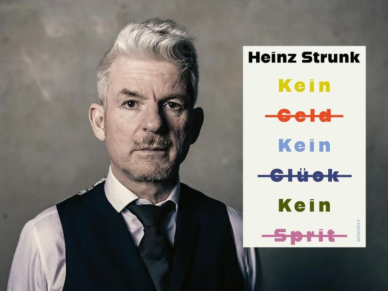 Heinz Strunk mit Buchcover "Kein Geld Kein Glück Kein Sprit"