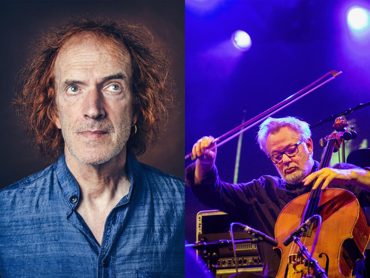 Links im Bild ist Graham Valentine zu sehen, rechts im Bild Martin Schütz. Valentine steht vor einem neutralen Hintergrund. Er schaut nach oben an der Kamera vorbei und trägt ein blaues Hemd und rote Haare. Martin Schütz sieht man in einer Konzertsituation. Er spielt Cello und hebt den Bogen zu spielen.