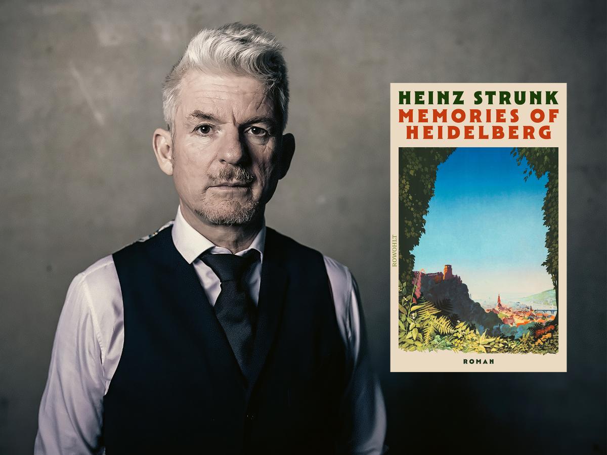 Heinz Strunk mit Buchcover "Kein Geld Kein Glück Kein Sprit"