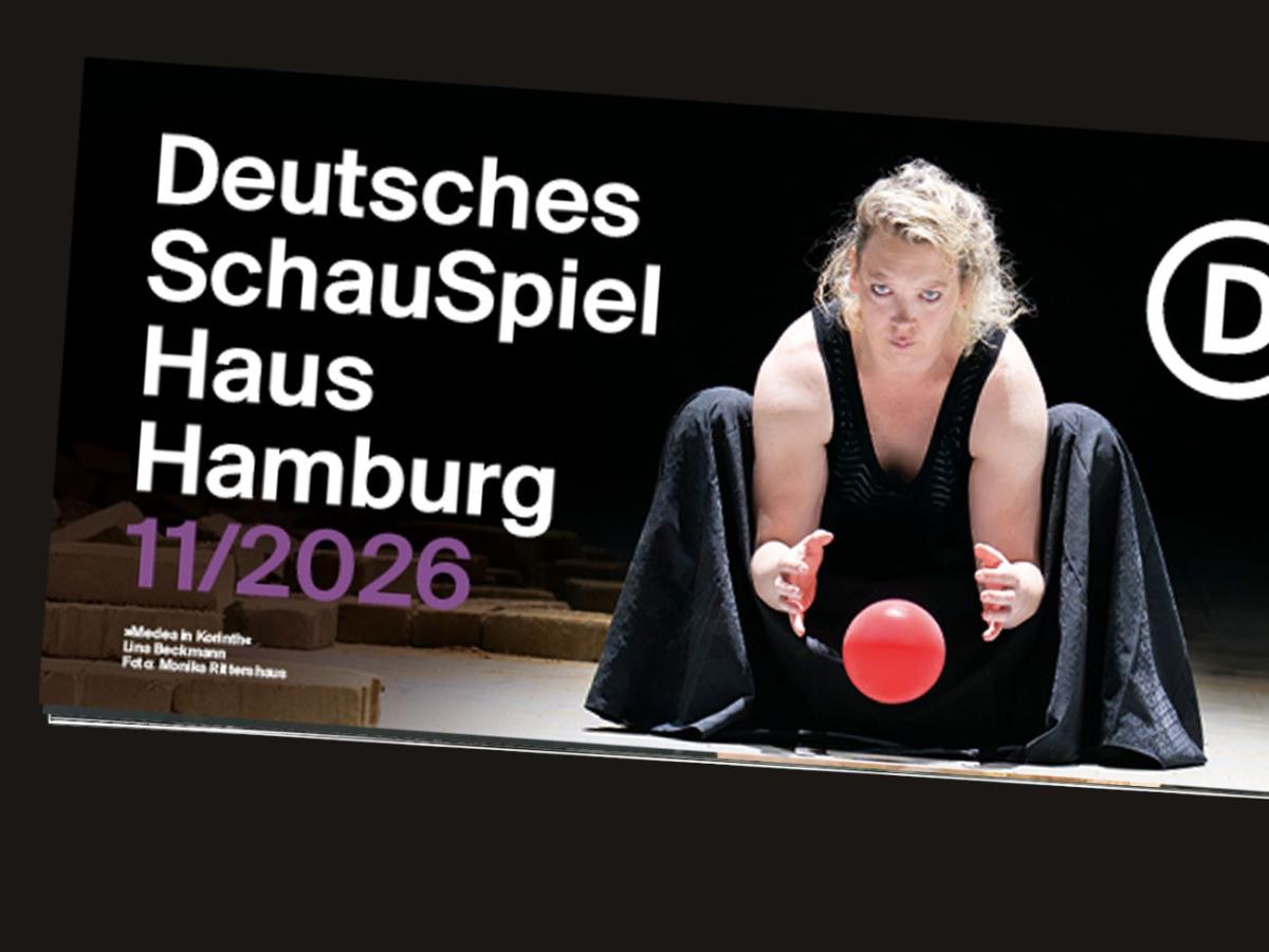 Titelseite des Monatsspielplans November mit Lina Beckmann auf dem Cover